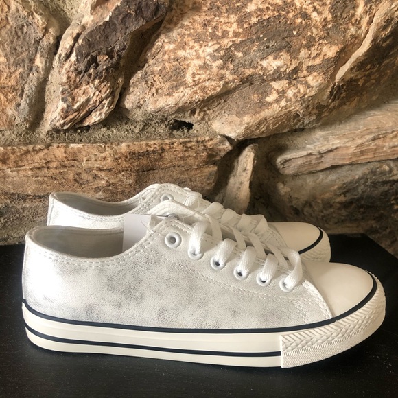 Shoes - New White Low Top Platform Sneakers – Women’s Size 7